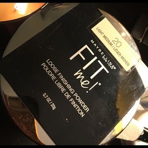 Maybelline Fit Me loose powder.